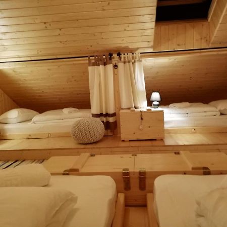 Zozo Hostel Brassó Kültér fotó