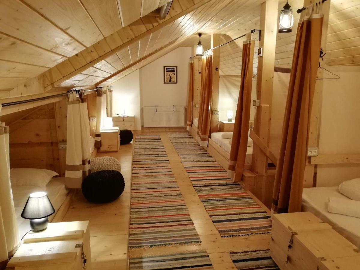 Zozo Hostel Brassó Kültér fotó