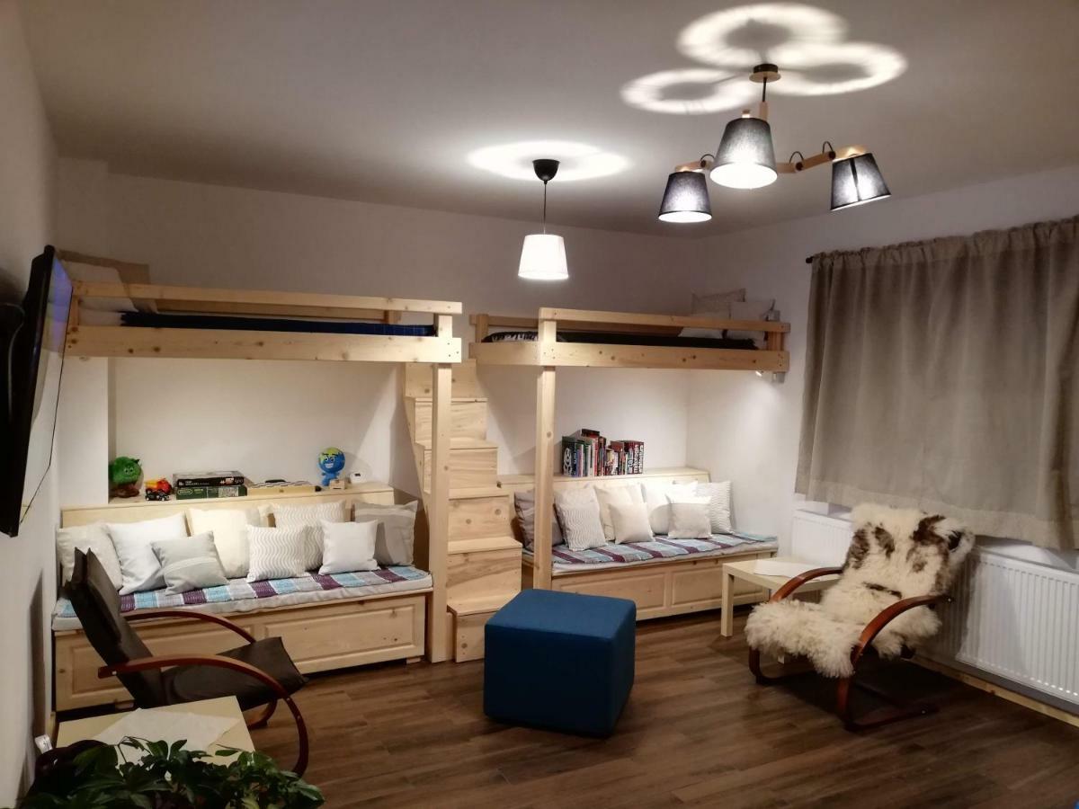 Zozo Hostel Brassó Kültér fotó