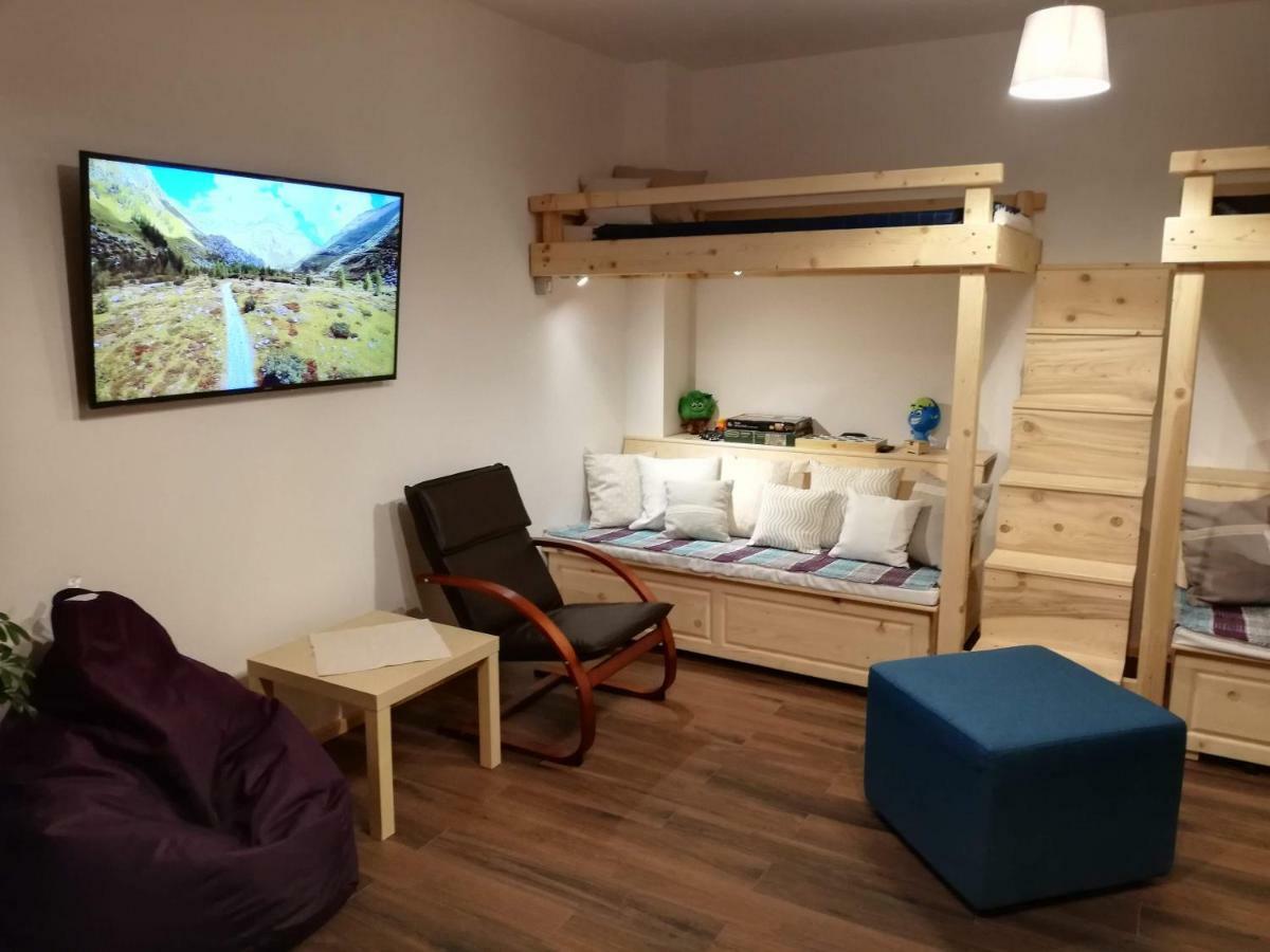 Zozo Hostel Brassó Kültér fotó