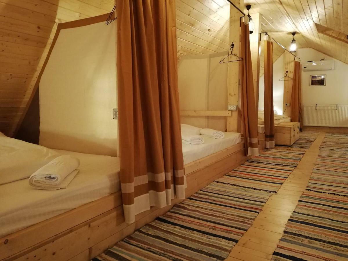 Zozo Hostel Brassó Kültér fotó