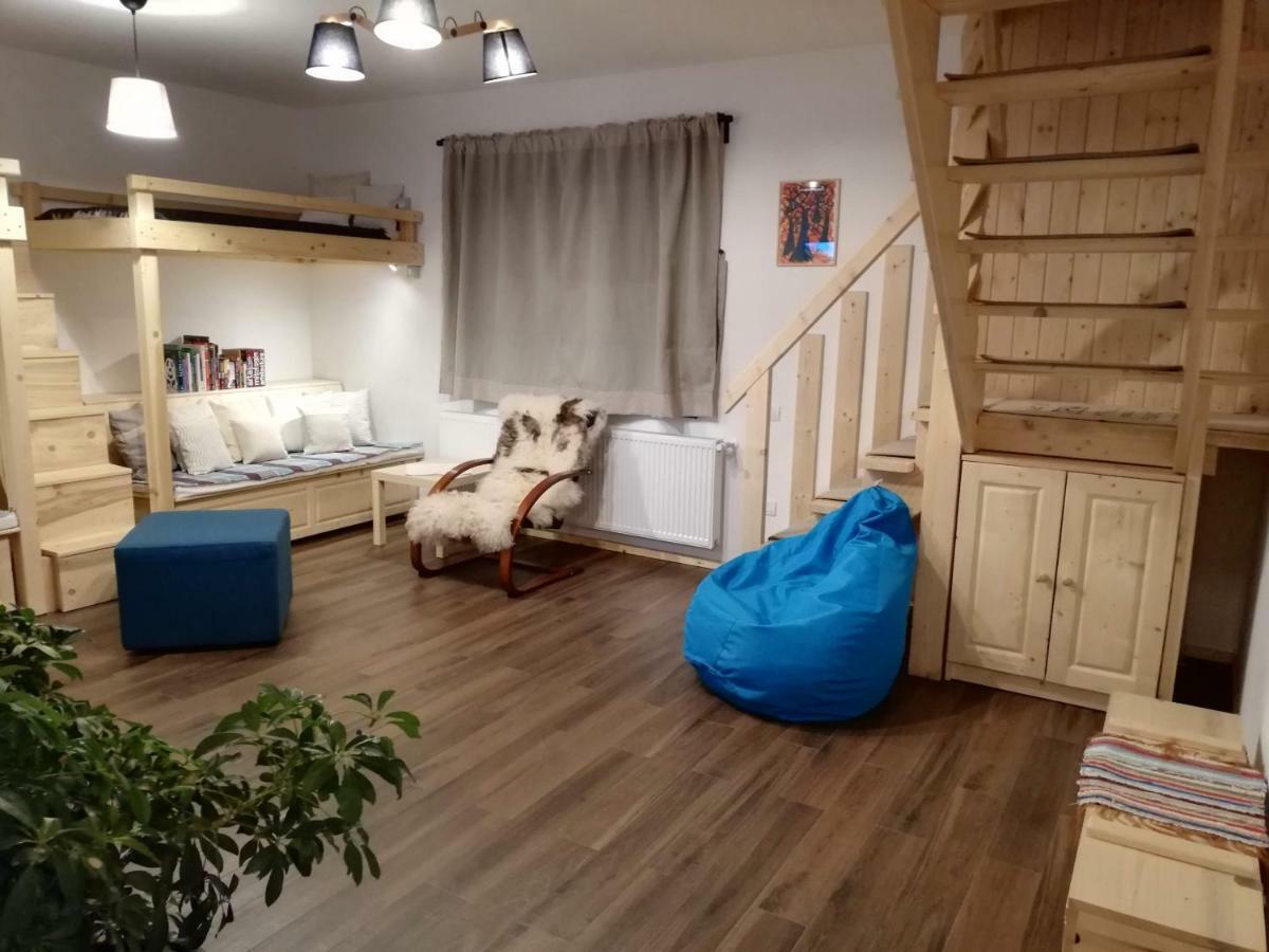 Zozo Hostel Brassó Kültér fotó