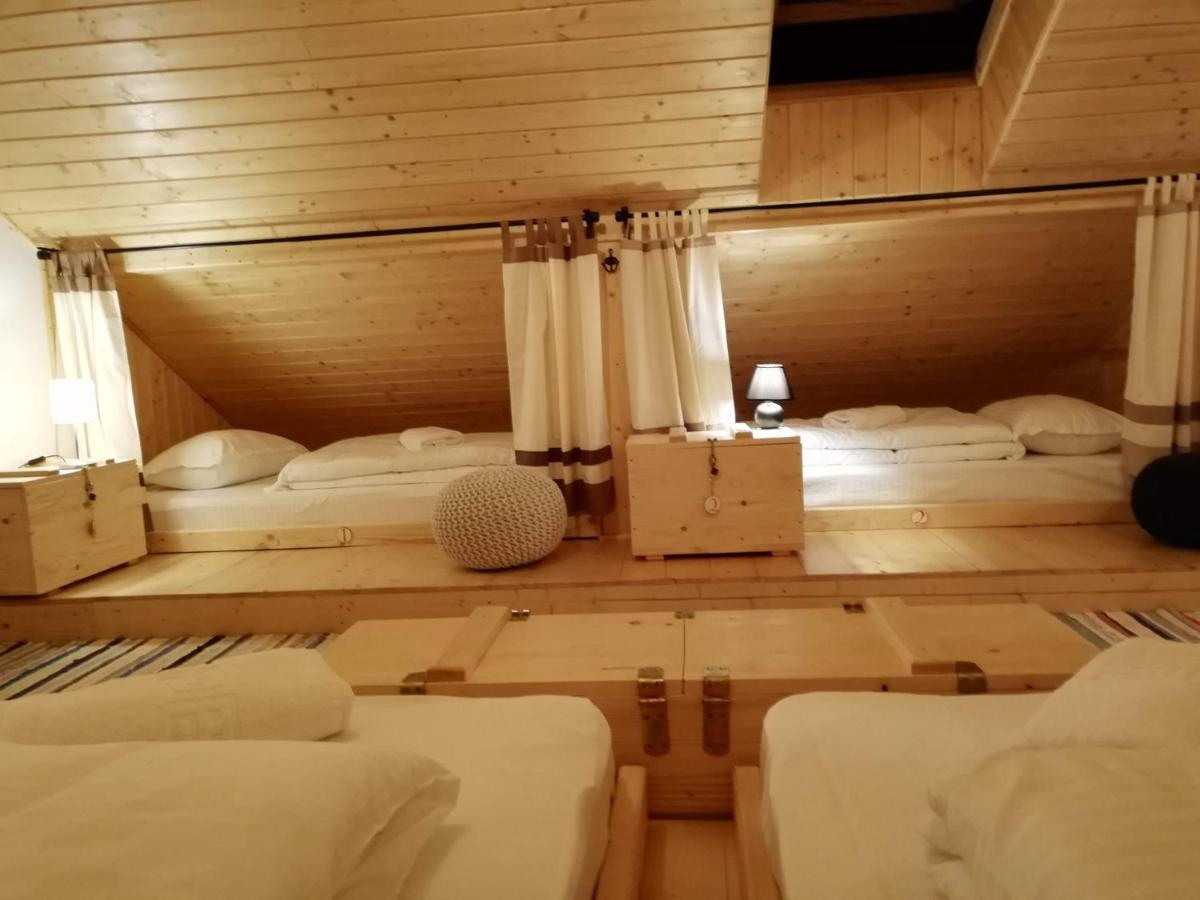 Zozo Hostel Brassó Kültér fotó